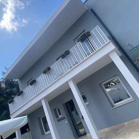 Grey House Guest House Luxury 拉蒂纳 外观 照片