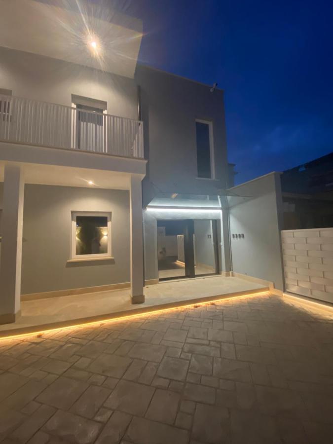 Grey House Guest House Luxury 拉蒂纳 外观 照片